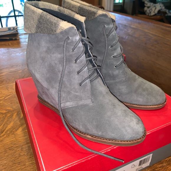 Shoes - Johnston and Murphy gray suede wedge boots 10